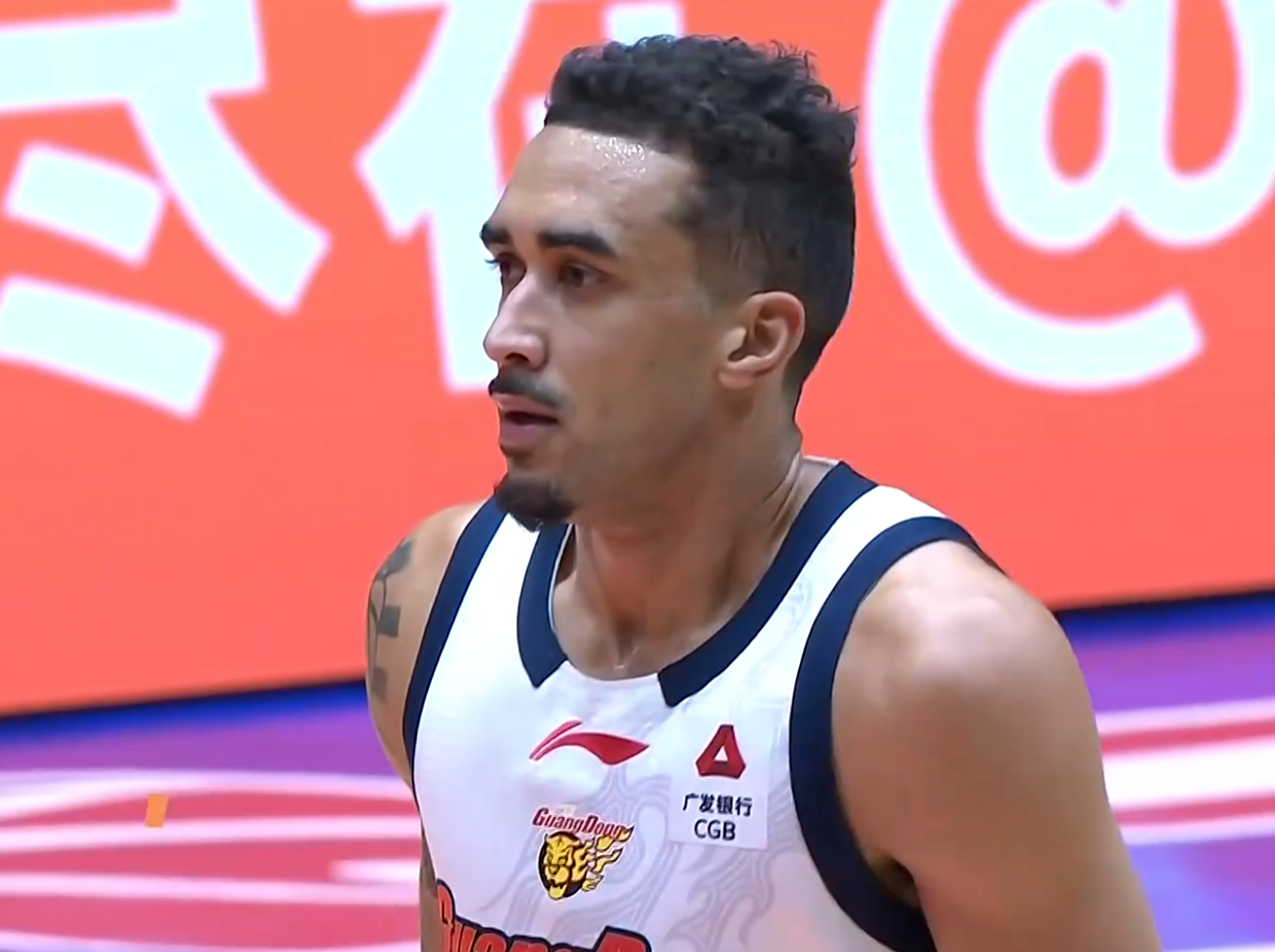 网页版登录入口地址-广东9分领先吉林！徐杰进攻打疯了，奎因轰21+4，萨姆纳神奇三分